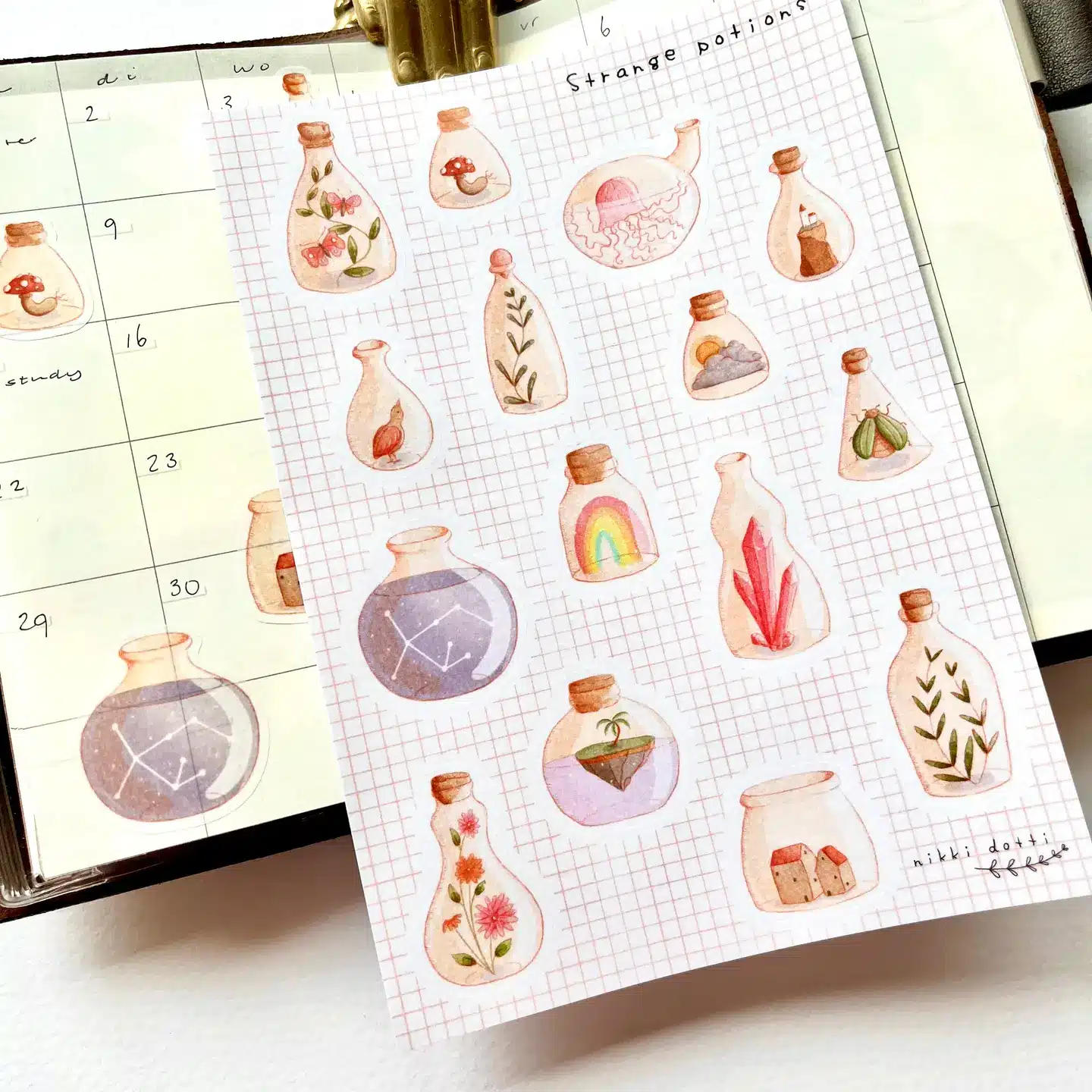 Nikki Dotti • Tarra-arkki Strange Potions