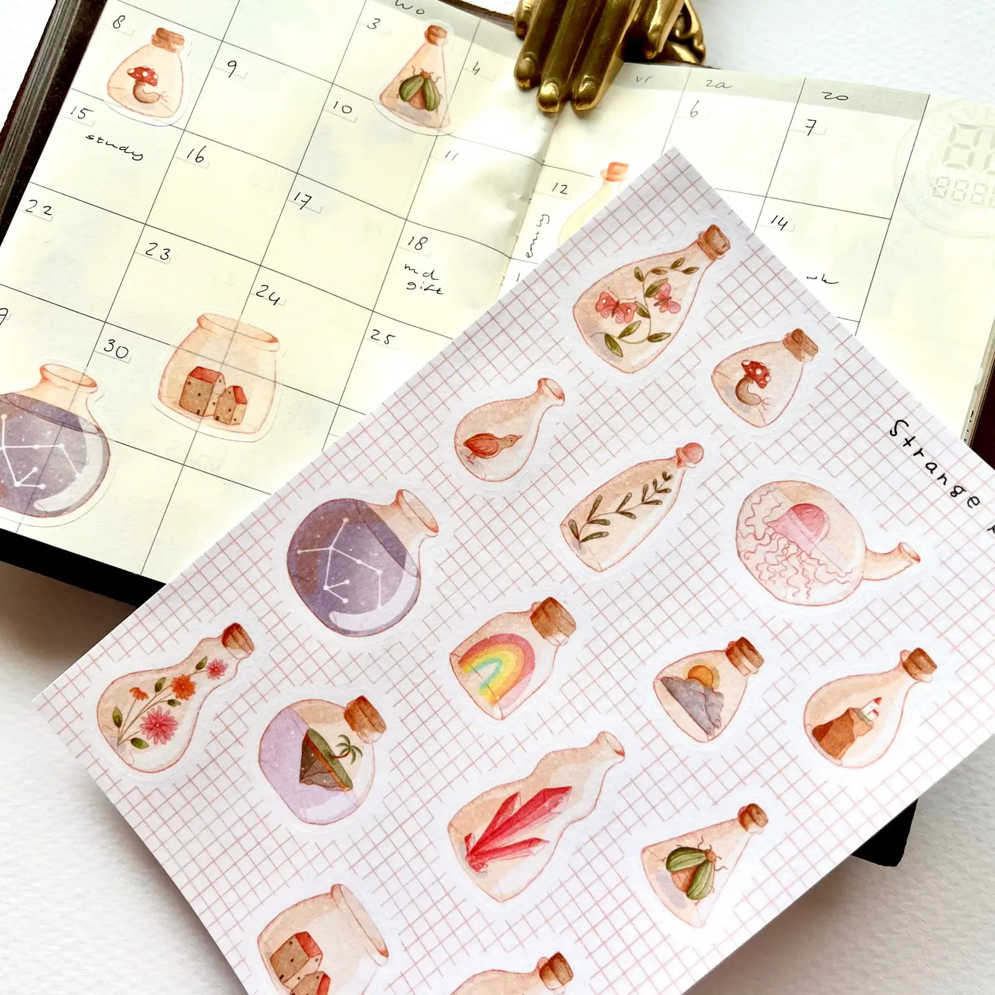 Nikki Dotti • Tarra-arkki Strange Potions - Image 2